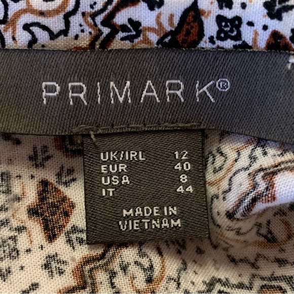 PRIMARK. Slip on Shirt. 3/4 Sleeves. Abstract design. 100% Viscose. Size… - Picture 7 of 9
